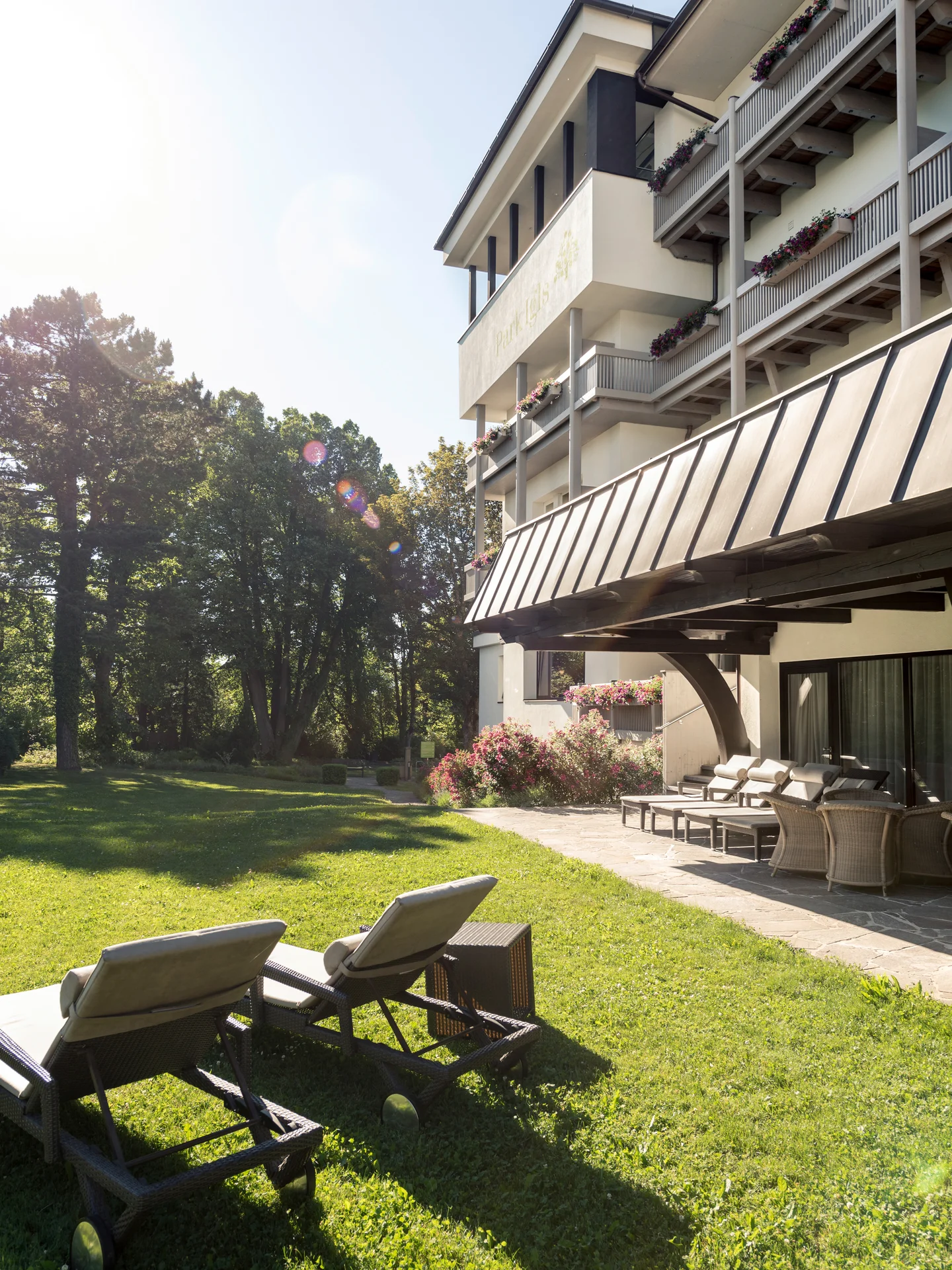 Hotelansicht Park Igls im Sommer