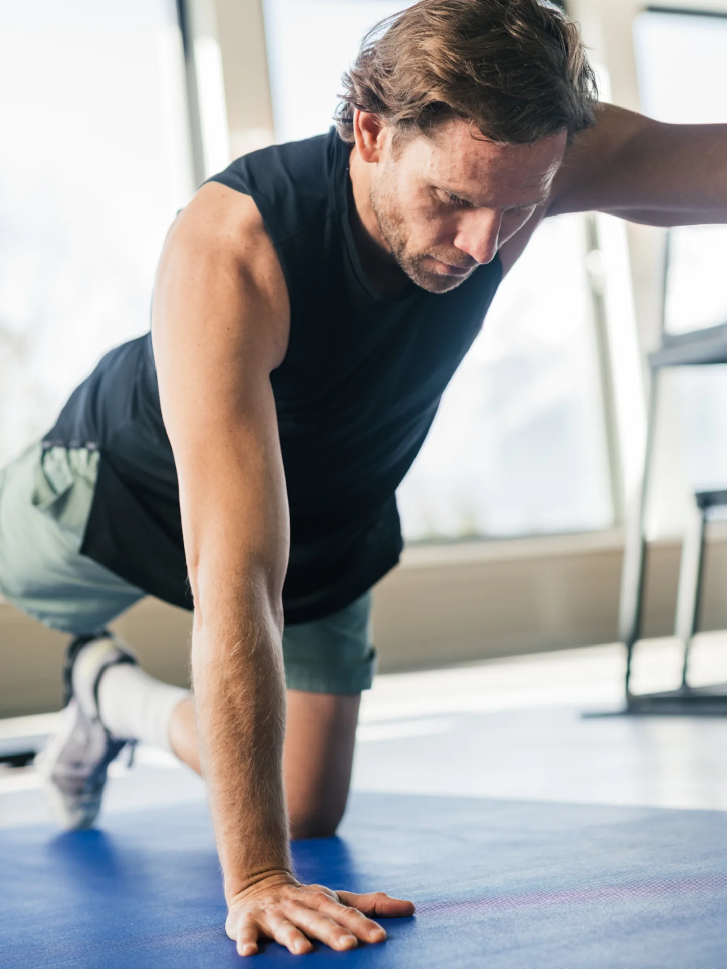 Mann beim Stabilisationstraining