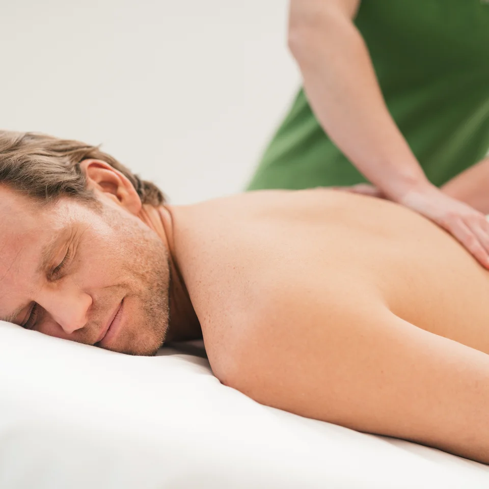 Rückenmassage Mann