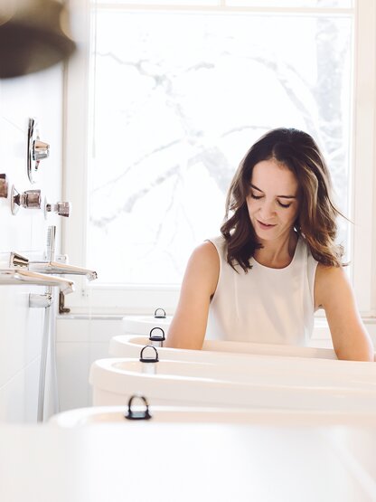 Frau bei Detox-Behandlung