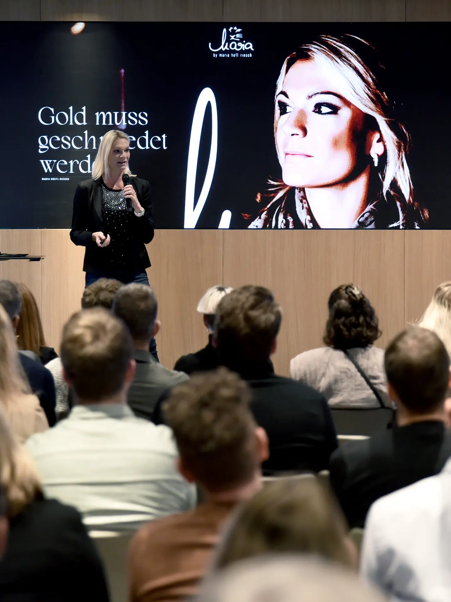 Maria Höfl-Riesch als Keynote-Speakerin bei einem Vortrag im Park Igls
